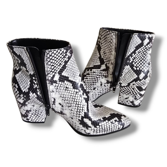 New 🥀 ALDO Ladies Gray Snakeskin Leather Ankle Boots - Picture 13 of 16